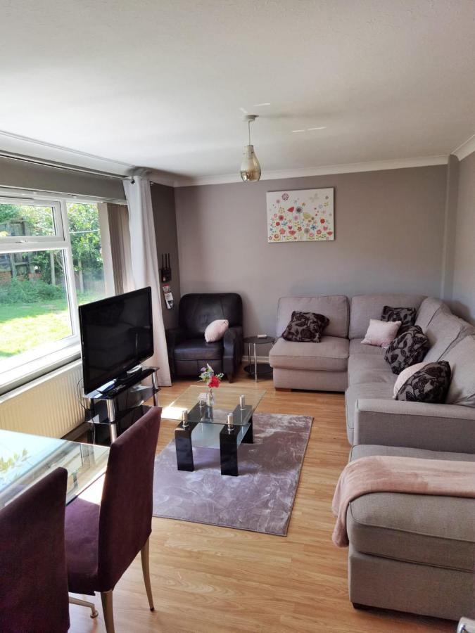 Fourth Avenue, Lovely Bungalow Available For Guests And Contractors Parking Wifi Nottingham Exterior foto