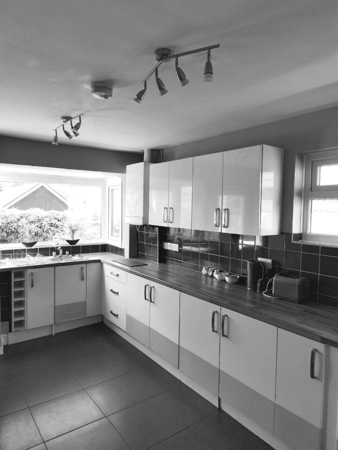 Fourth Avenue, Lovely Bungalow Available For Guests And Contractors Parking Wifi Nottingham Exterior foto